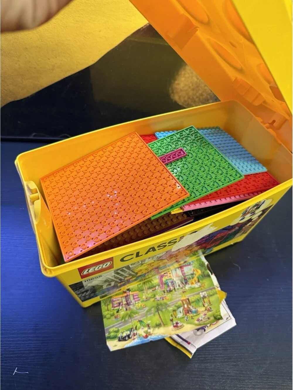 LEGO Classic 10698 Large Creative Brick Box Mixed Pieces Baseplates Manuals